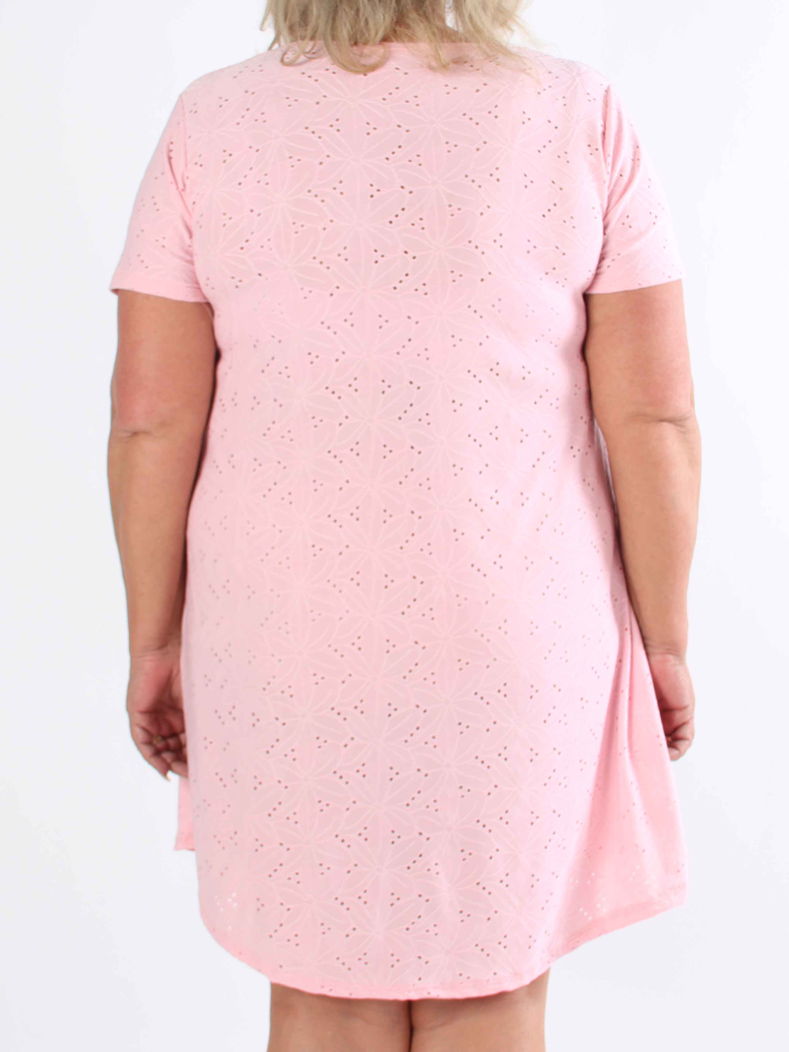 Liba - Blød elastisk plus size kjole i broderie anglaise med lynlås